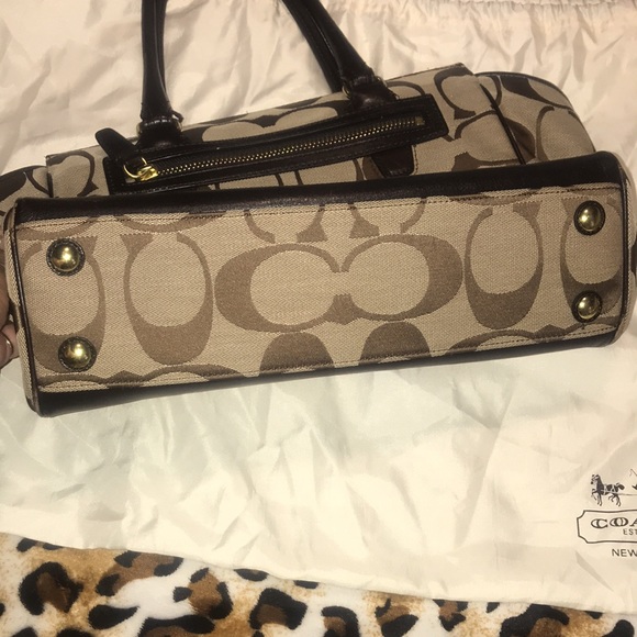 Coach Tote w/ Wallet - Picture 4 of 16